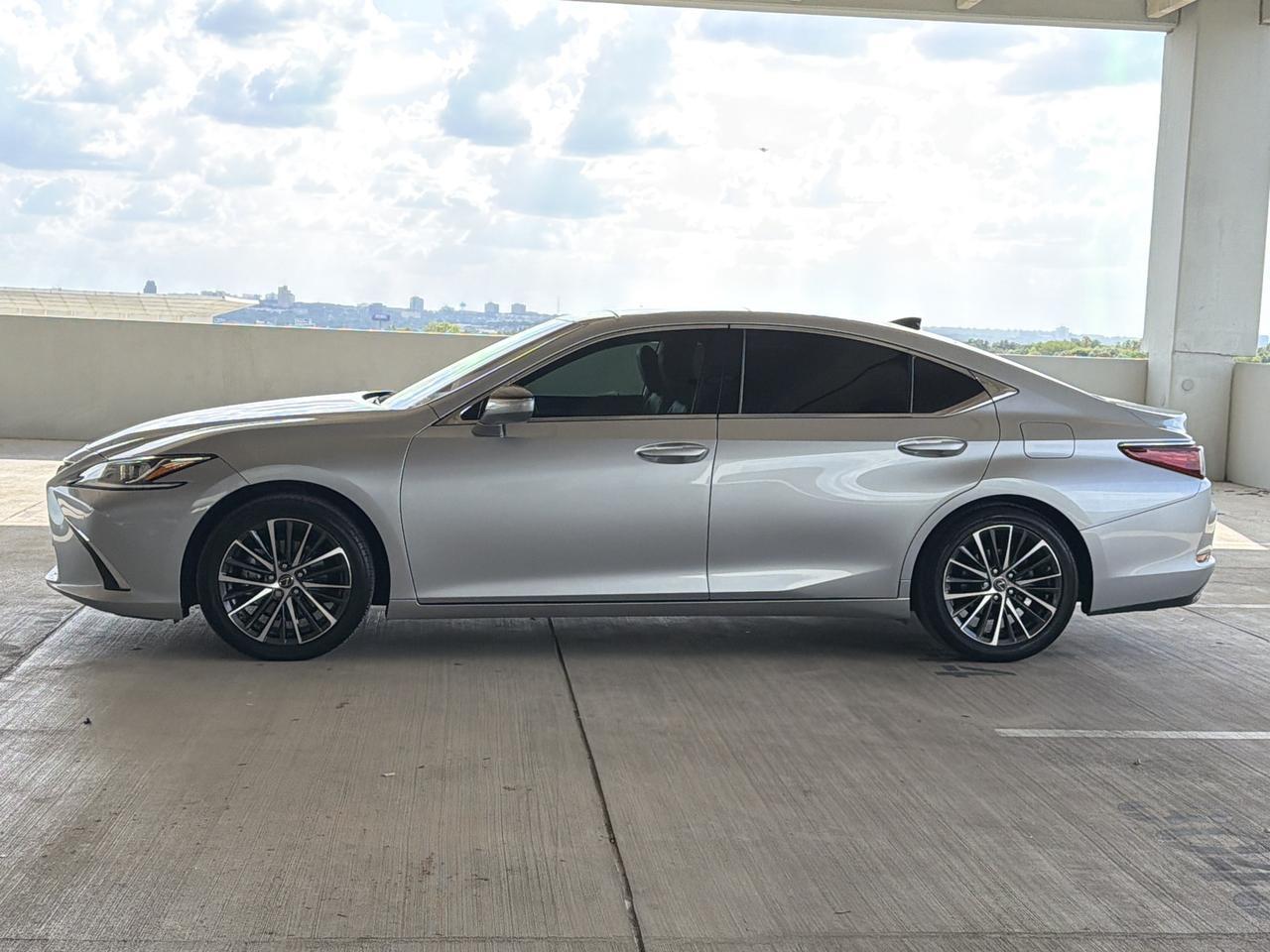 2023 Lexus ES