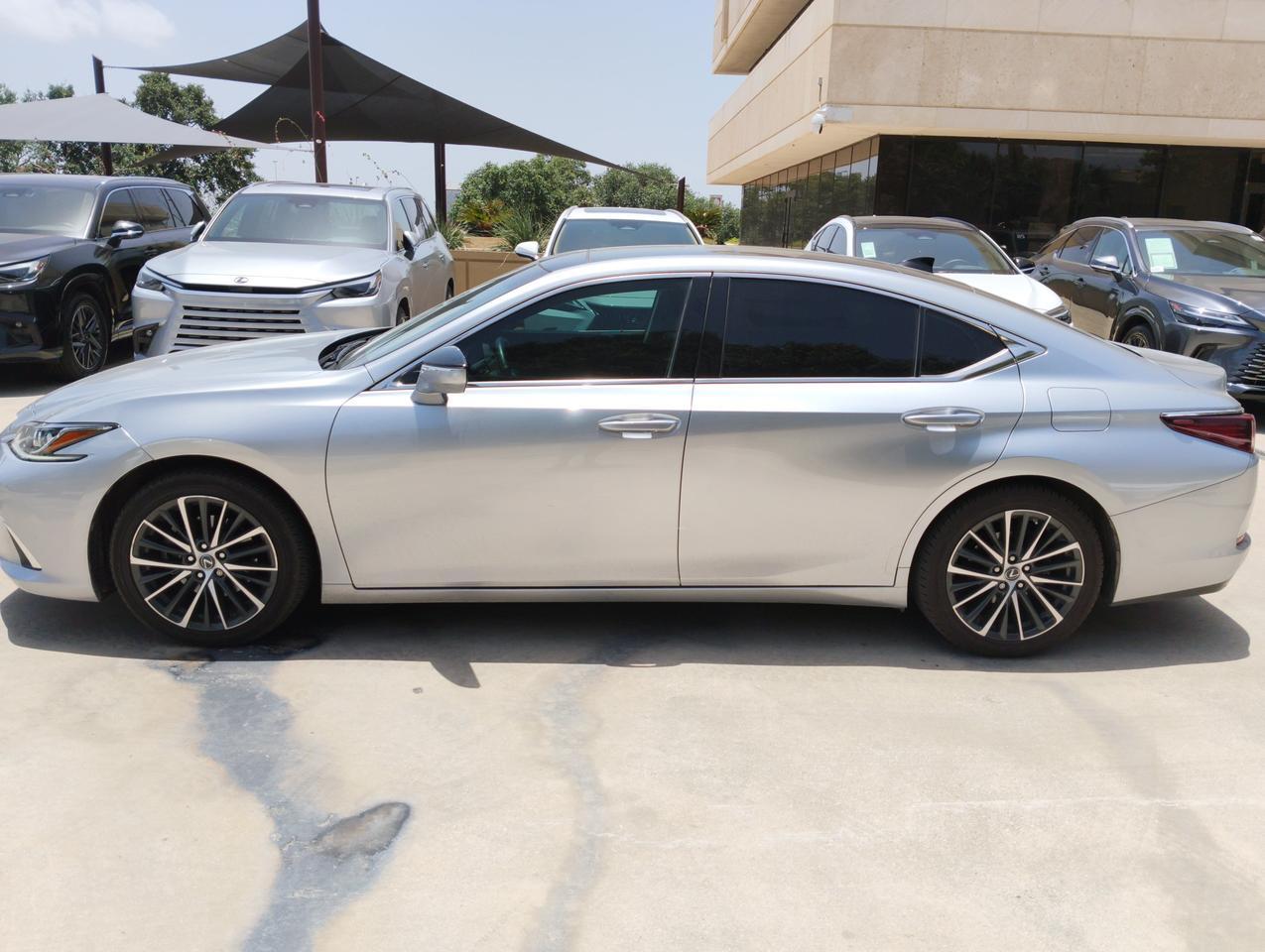2023 Lexus ES