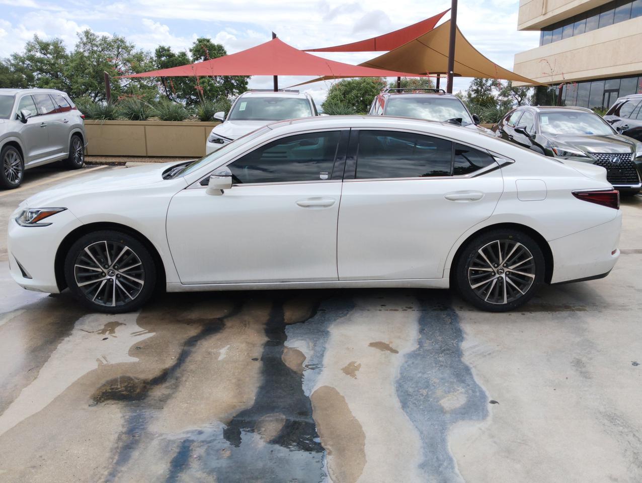 2023 Lexus ES