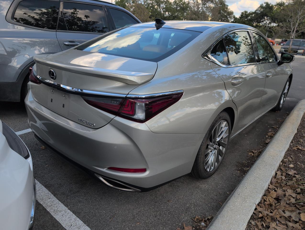 2023 Lexus ES 350 Ultra Luxury