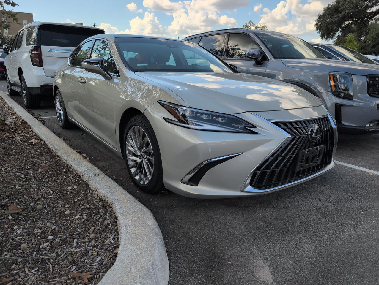 2023 Lexus ES 350 Ultra Luxury