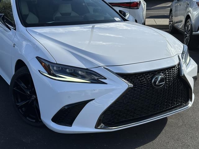 2023 Lexus ES F SPORT Handling