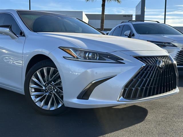 2023 Lexus ES Luxury