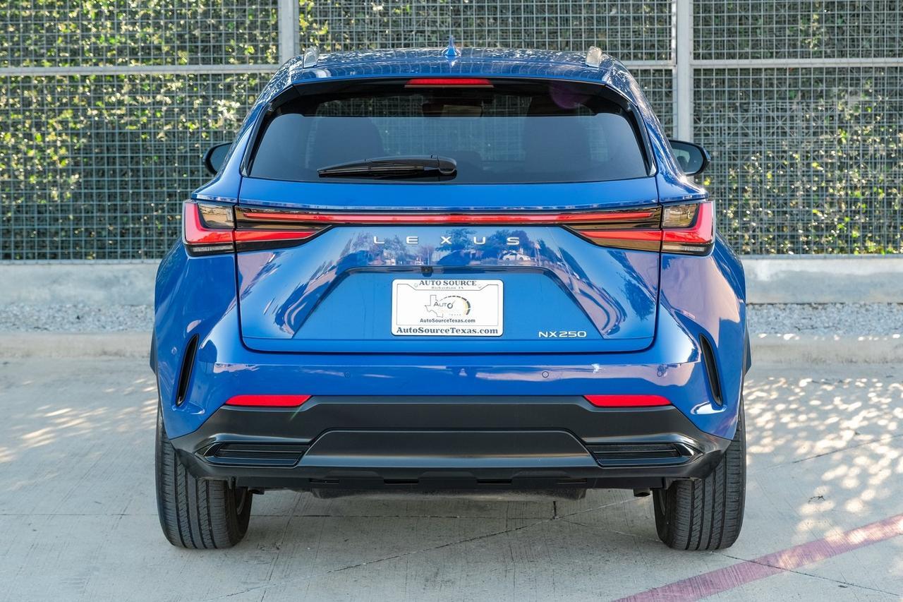 2023 Lexus NX 250 Premium photo 4