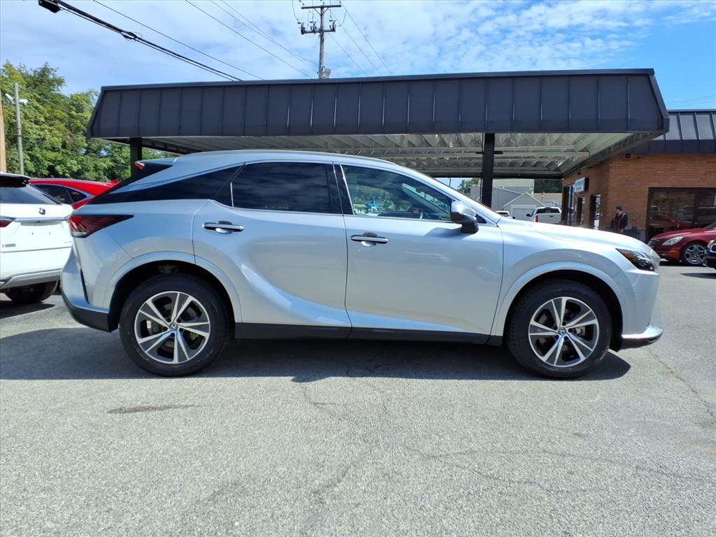 2023 Lexus RX 350h .