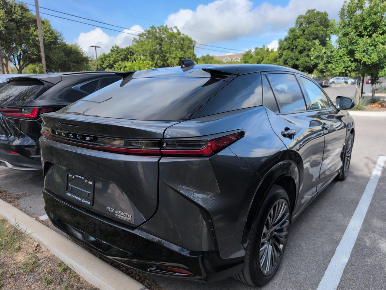 2023 Lexus RZ 450e Luxury