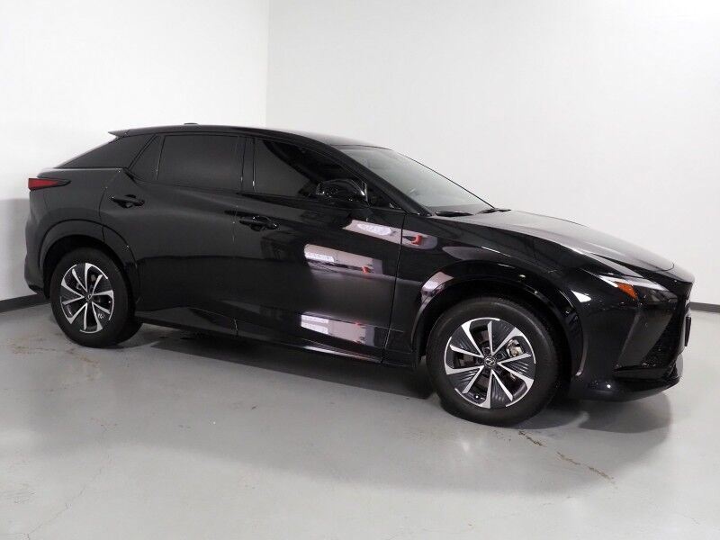 2023 Lexus RZ 450e Premium AWD *HEADS-UP DISPLAY, NAVIGATION, ADAPTIVE CRUISE, SAFETY ALERTS, 360 VIEW CAMERAS, 14 INCH DISPLAY, PANORAMA GLASS ROOF, CLIMATE SEATS, HEATED STEERING, ADVANCE PARK, WIRELESS CHARGING, ANDROID & APPLE