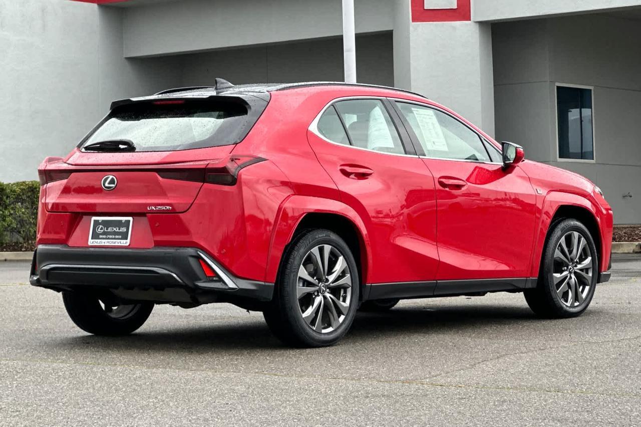 2023 Lexus UX 250h F SPORT Design