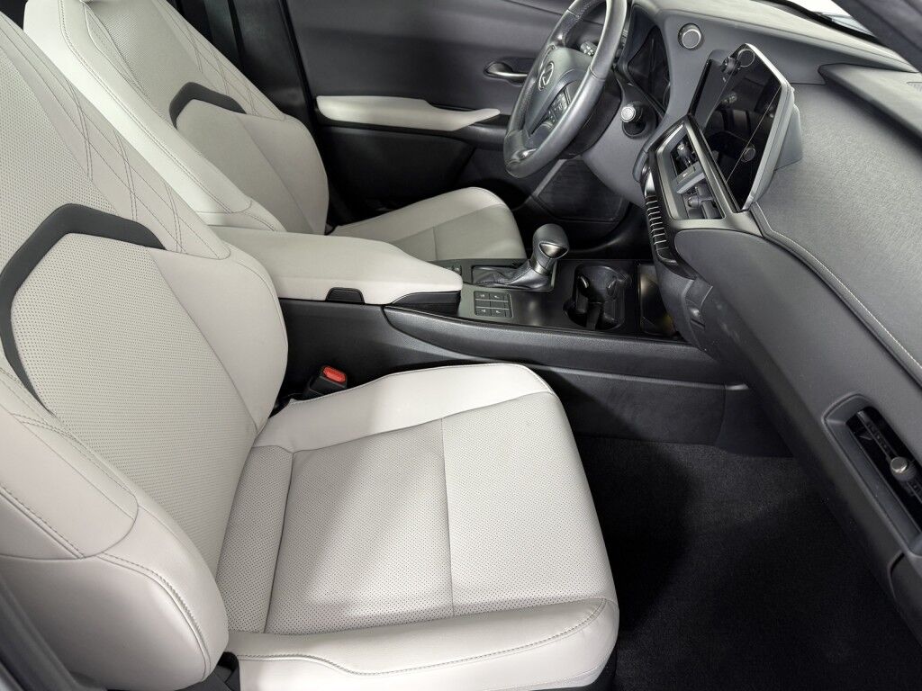 2023 Lexus UX 250h F SPORT Design w/Heated/Ventilated Seats Maumee OH