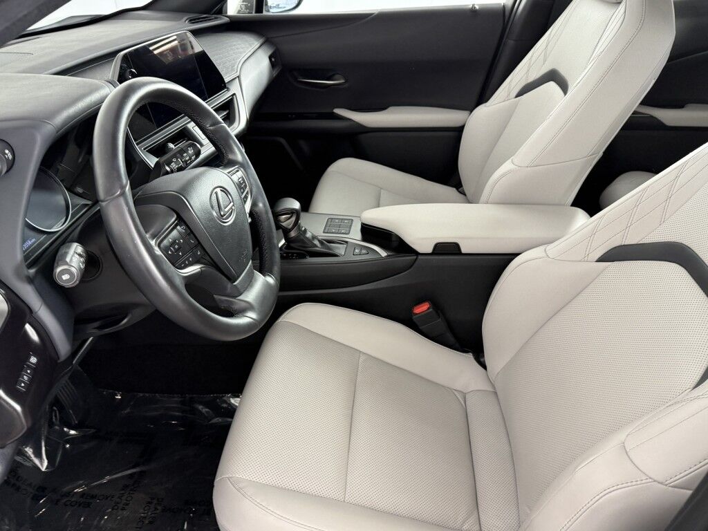 2023 Lexus UX 250h F SPORT Design w/Heated/Ventilated Seats Maumee OH