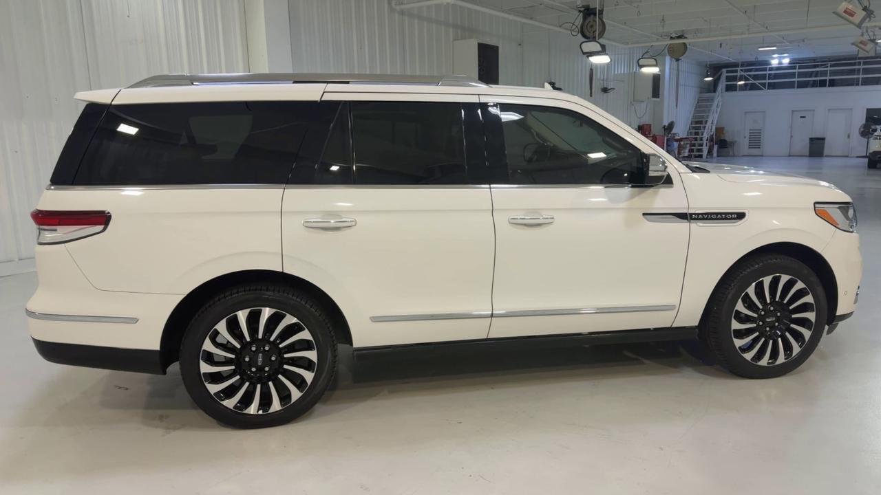 2023 Lincoln Navigator Black Label