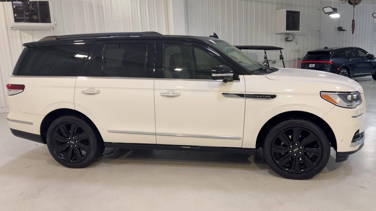 2023 Lincoln Navigator Black Label