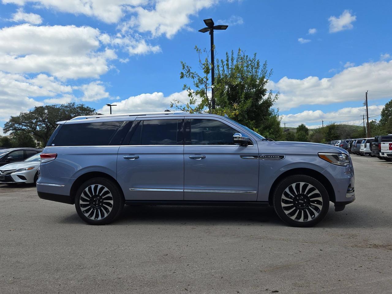 2023 Lincoln Navigator L Black Label