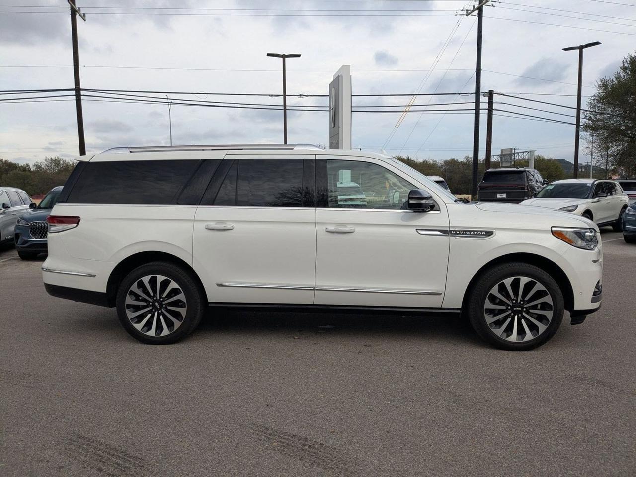 2023 Lincoln Navigator L Reserve