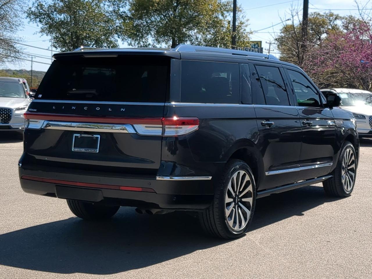 2023 Lincoln Navigator L Reserve