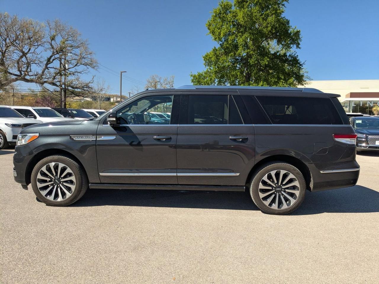 2023 Lincoln Navigator L Reserve