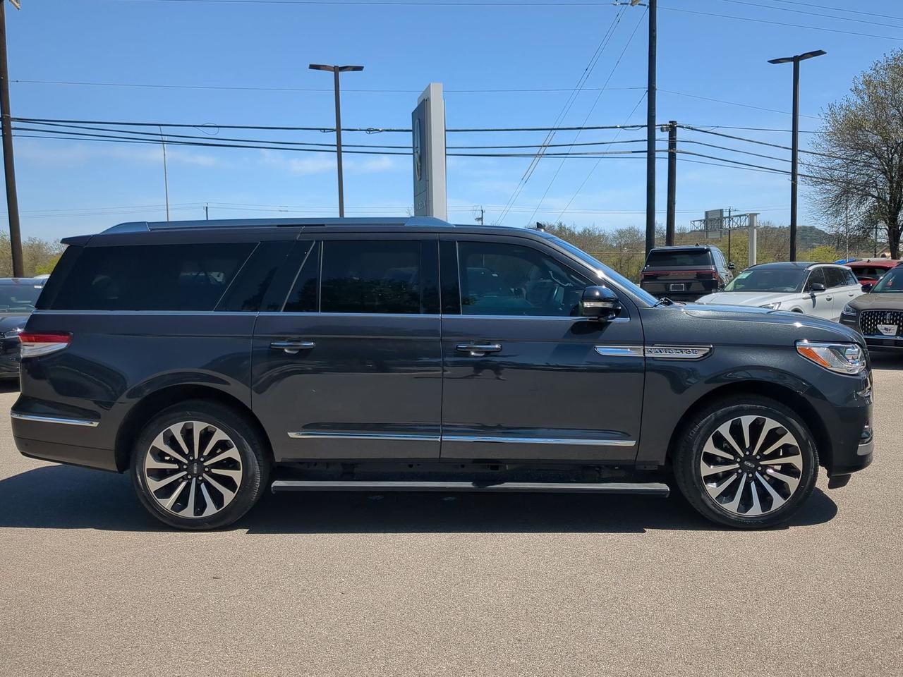 2023 Lincoln Navigator L Reserve