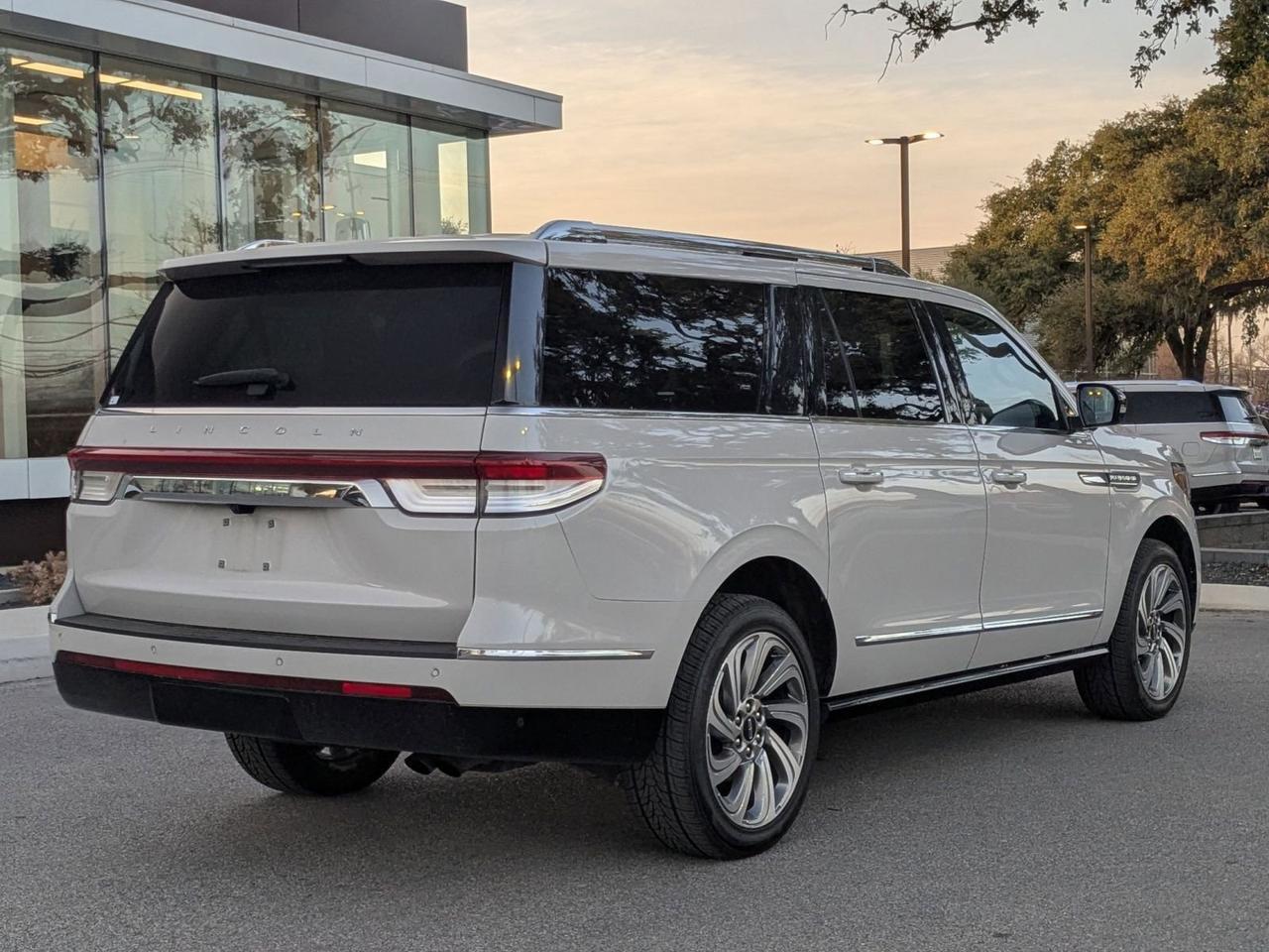 2023 Lincoln Navigator L Reserve