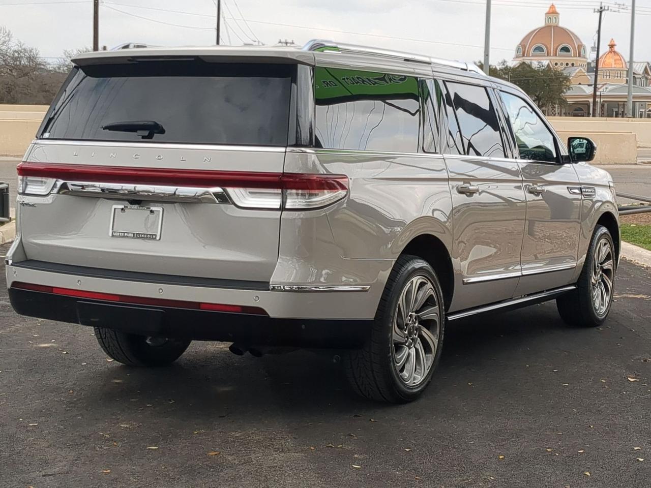 2023 Lincoln Navigator L Reserve