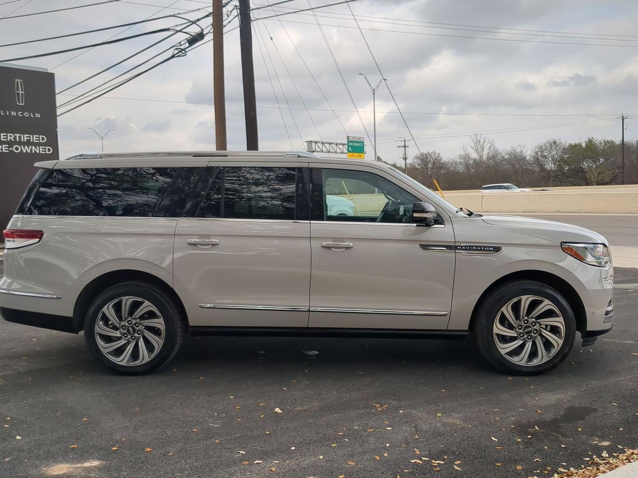 2023 Lincoln Navigator L Reserve