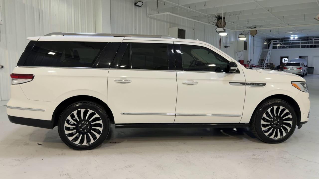 2023 Lincoln Navigator L Reserve
