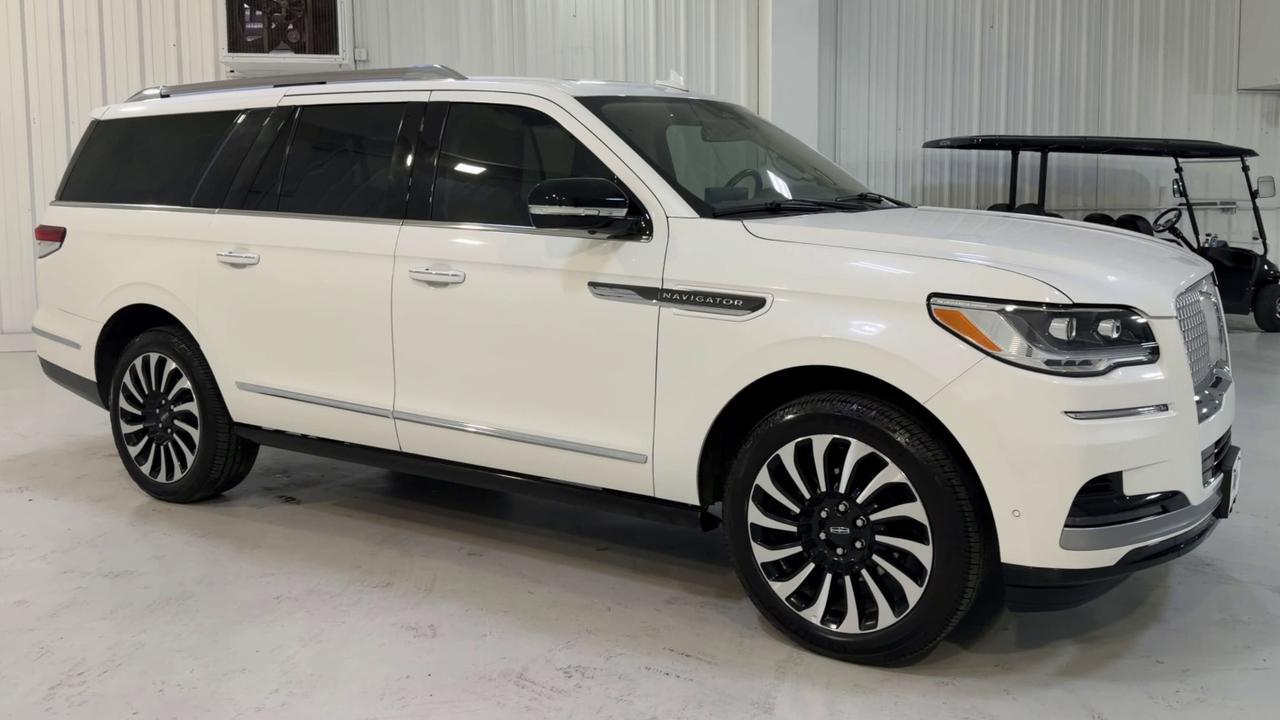 2023 Lincoln Navigator L Reserve