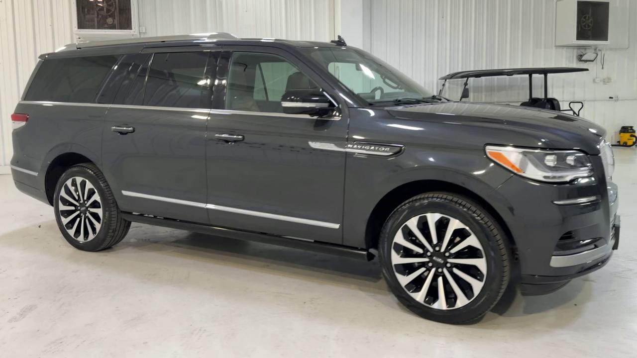 2023 Lincoln Navigator L Reserve