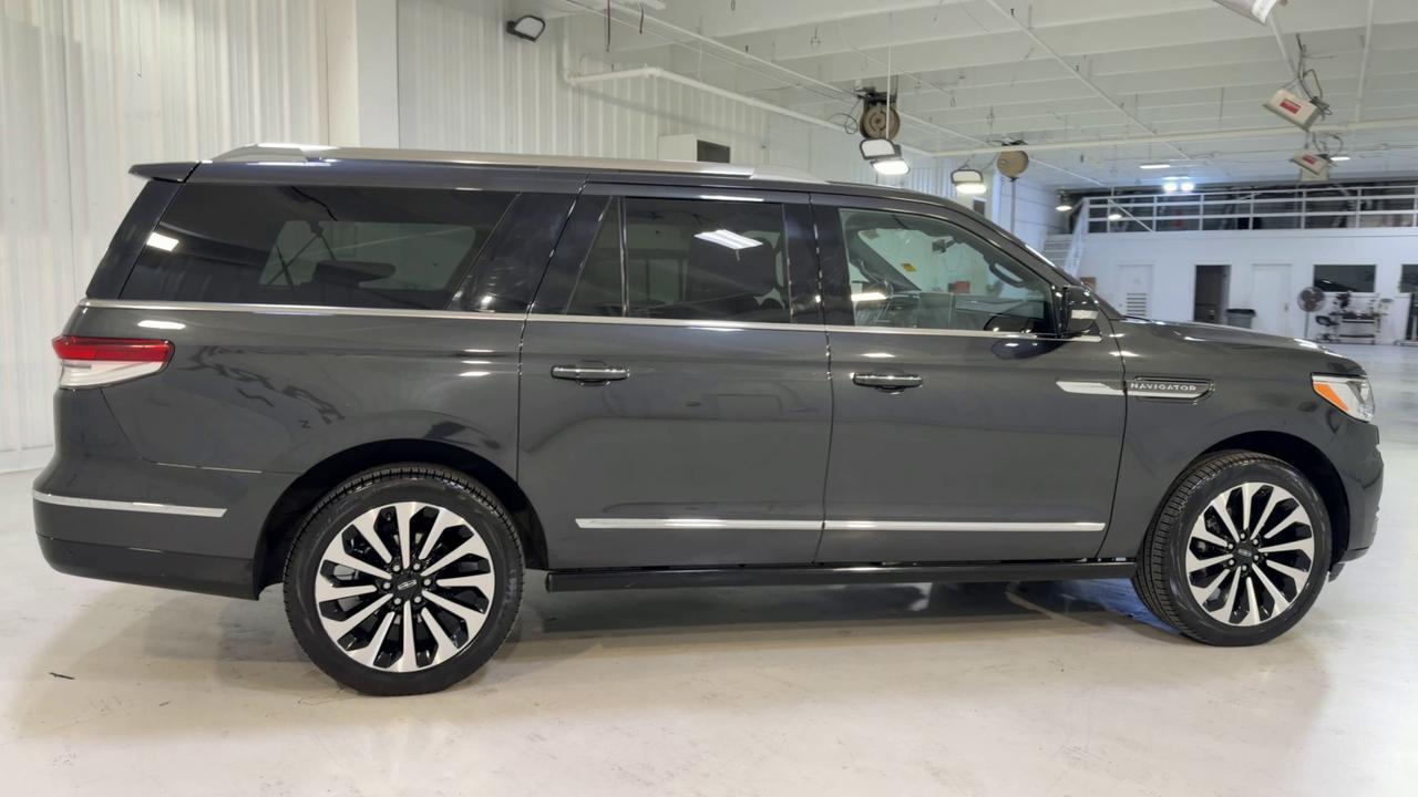 2023 Lincoln Navigator L Reserve