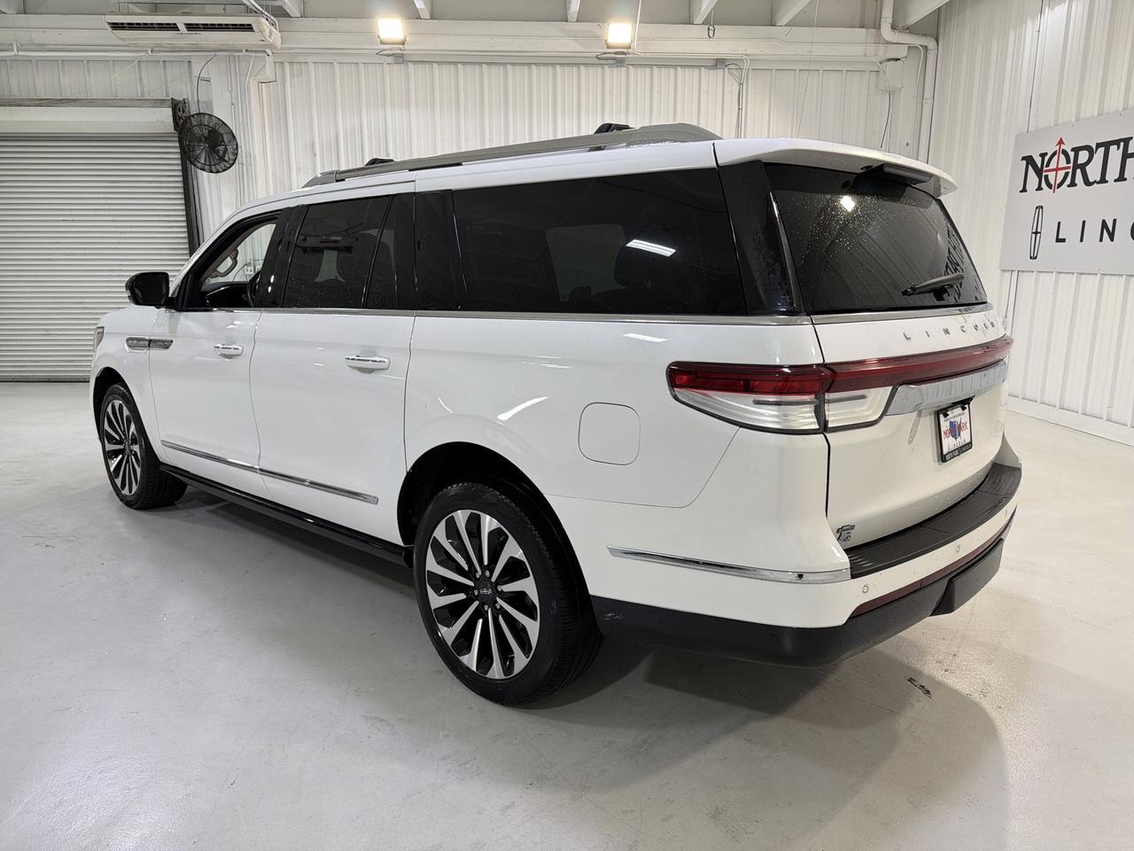 2023 Lincoln Navigator L Reserve