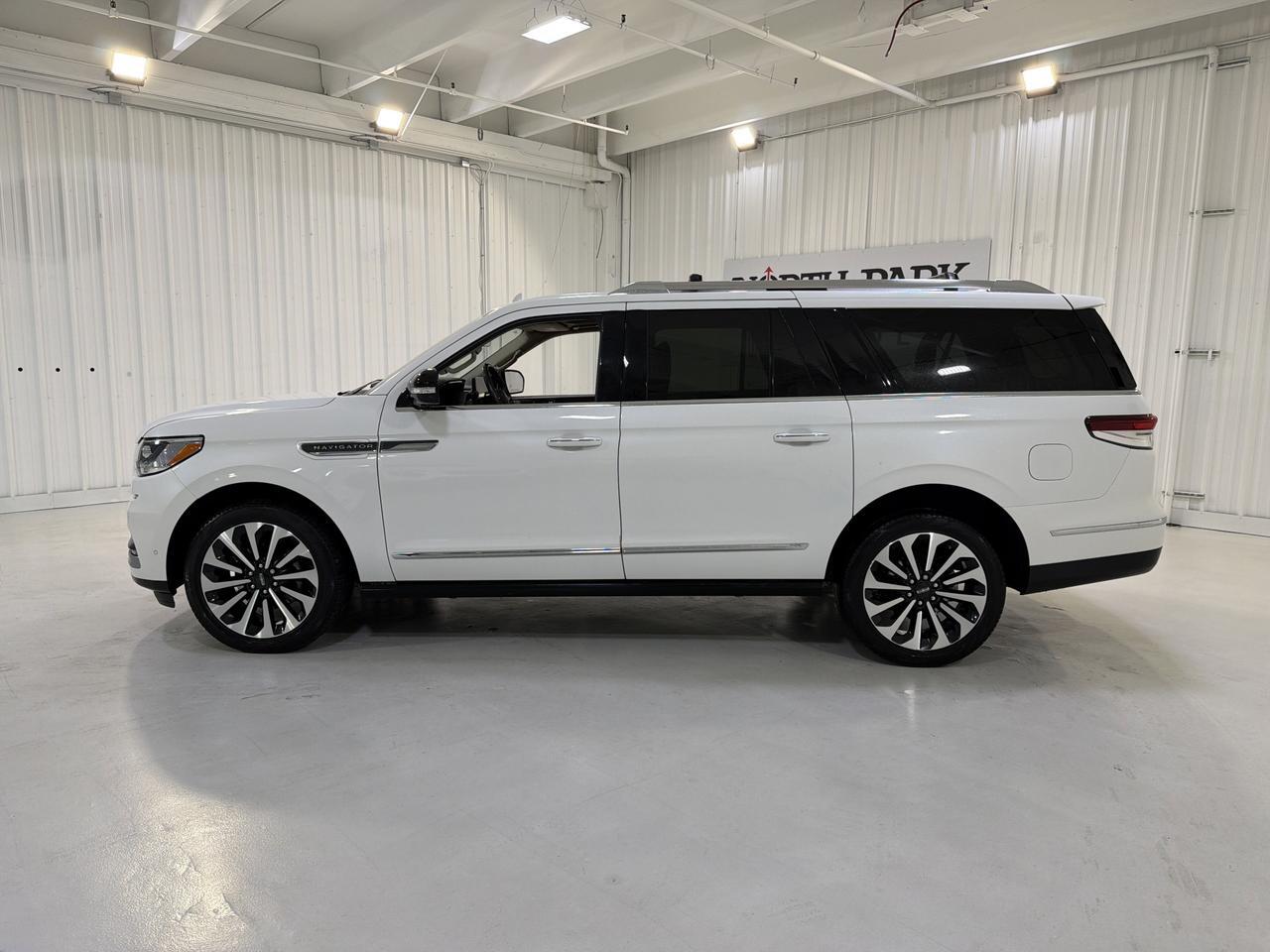 2023 Lincoln Navigator L Reserve