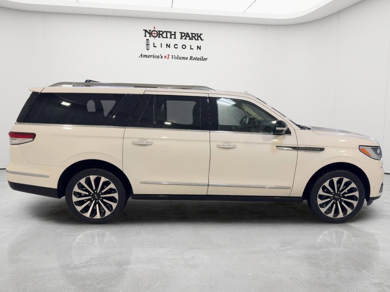 2023 Lincoln Navigator L Reserve