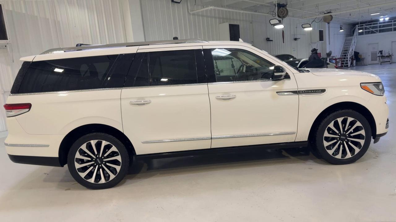 2023 Lincoln Navigator L Reserve