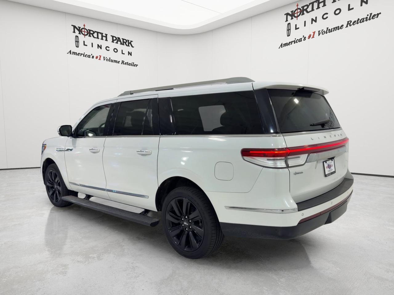 2023 Lincoln Navigator L Reserve