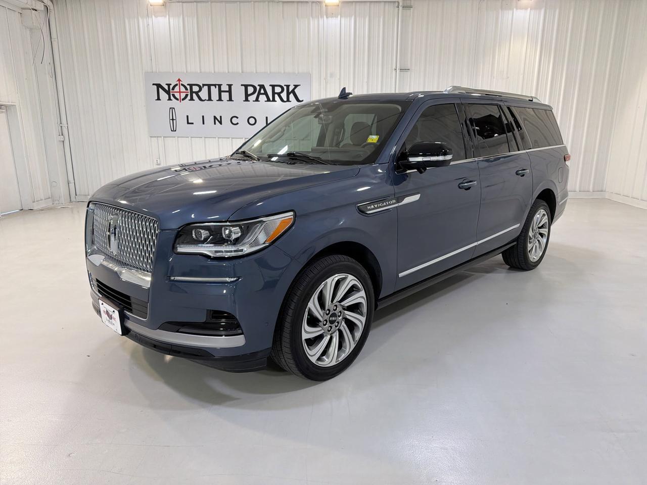 2023 Lincoln Navigator L