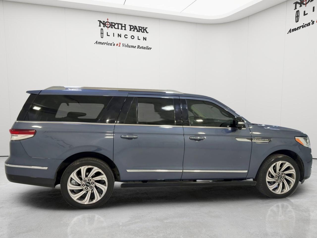 2023 Lincoln Navigator L Reserve