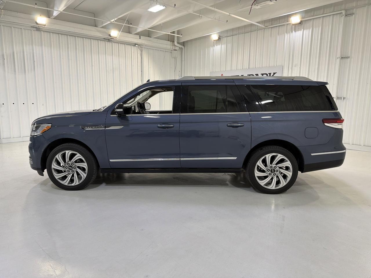 2023 Lincoln Navigator L Reserve