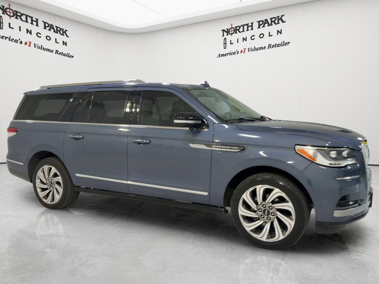 2023 Lincoln Navigator L Reserve