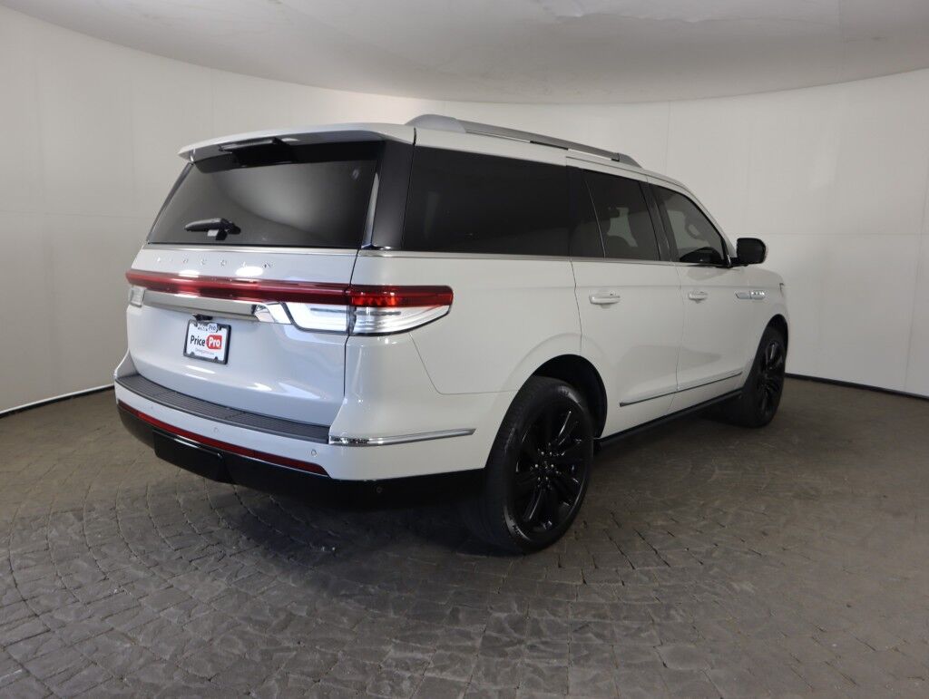 2023 Lincoln Navigator Reserve 4x4 w/Monochromatic Pkg Maumee OH