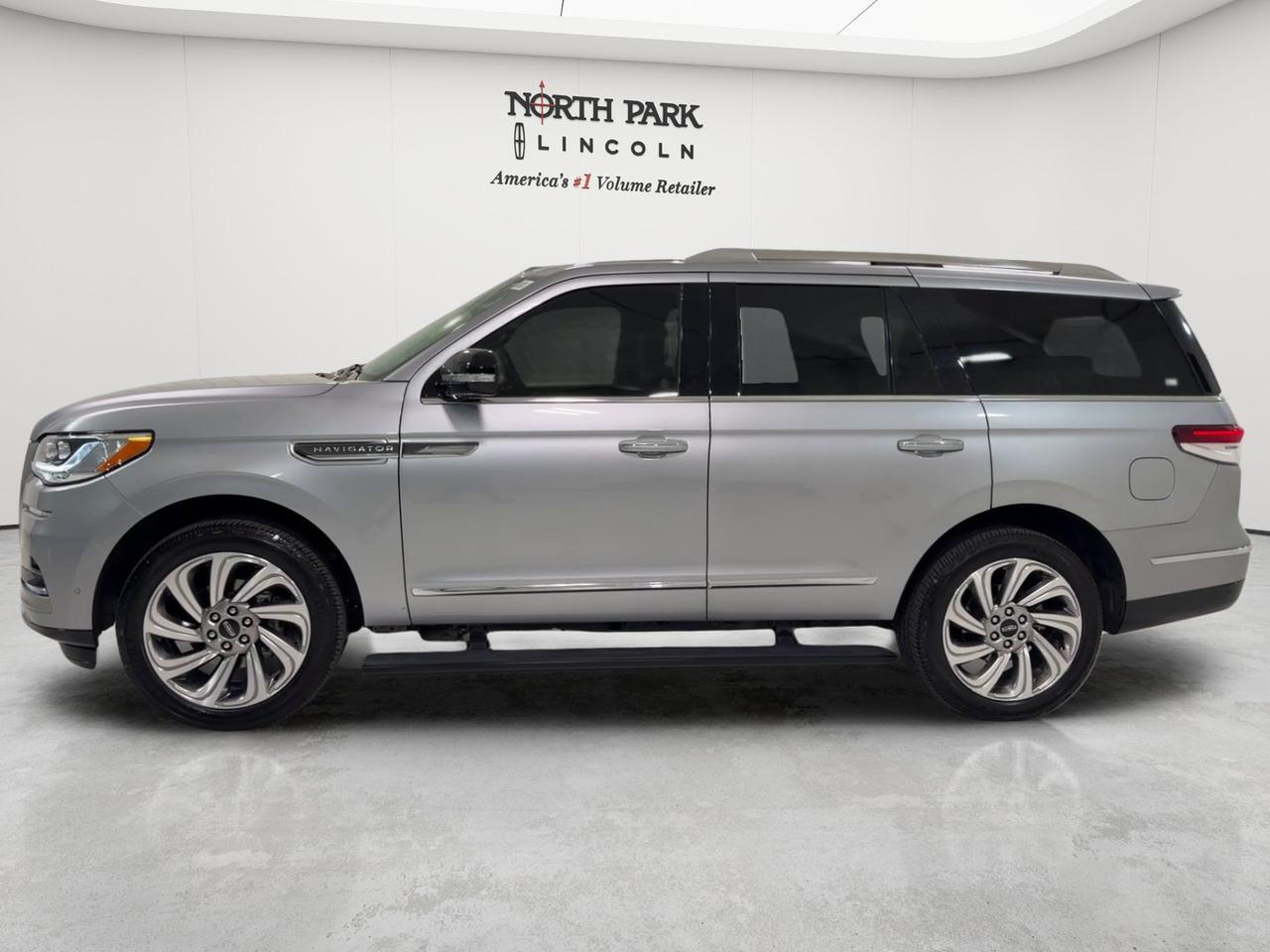 2023 Lincoln Navigator Standard