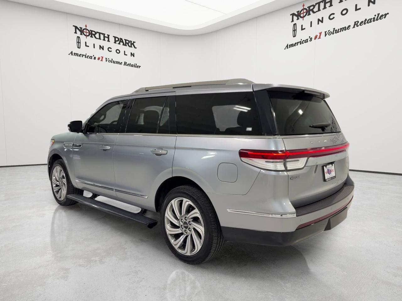 2023 Lincoln Navigator Standard