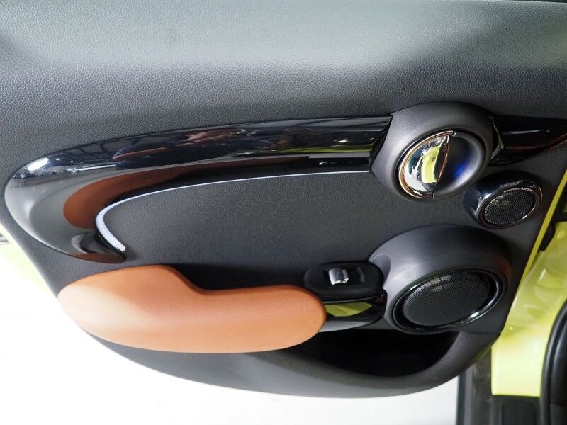 2023 MINI Cooper S 4 Door *ICONIC TRIM, HEADS-UP DISPLAY, NAVIGATION, BACKUP-CAMERA, COLOR TOUCHSCREEN, PANORAMA MOONROOF, CHESTERFIELD LEATHER, HEATED SEATS, HARMAN/KARDON, WIRELESS CHARGING, APPLE CARPLAY Round Rock TX