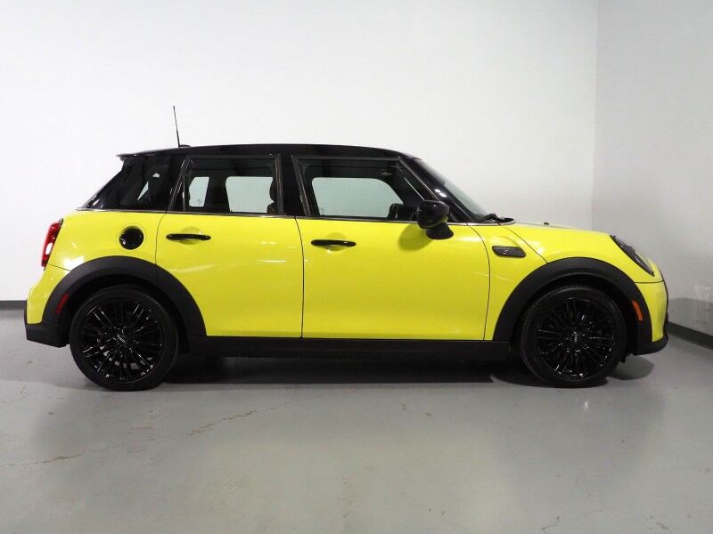2023 MINI Cooper S 4 Door *ICONIC TRIM, HEADS-UP DISPLAY, NAVIGATION, BACKUP-CAMERA, COLOR TOUCHSCREEN, PANORAMA MOONROOF, CHESTERFIELD LEATHER, HEATED SEATS, HARMAN/KARDON, WIRELESS CHARGING, APPLE CARPLAY Round Rock TX