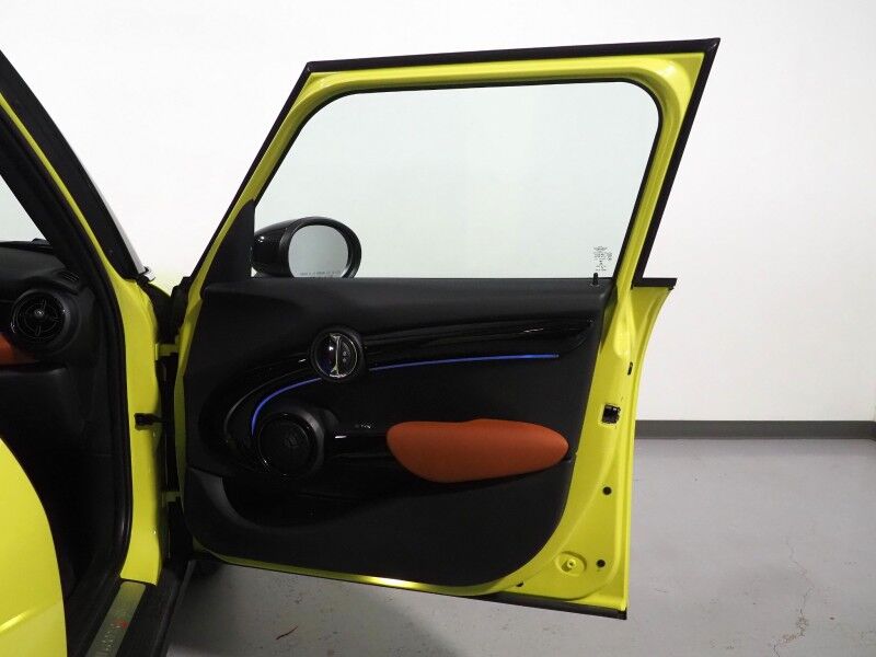 2023 MINI Cooper S 4 Door *ICONIC TRIM, HEADS-UP DISPLAY, NAVIGATION, BACKUP-CAMERA, COLOR TOUCHSCREEN, PANORAMA MOONROOF, CHESTERFIELD LEATHER, HEATED SEATS, HARMAN/KARDON, WIRELESS CHARGING, APPLE CARPLAY Round Rock TX