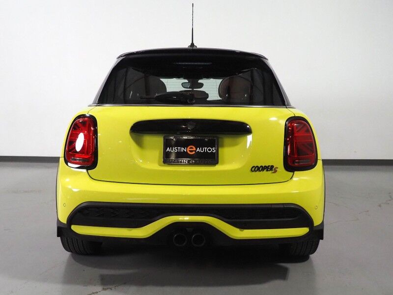 2023 MINI Cooper S 4 Door *ICONIC TRIM, HEADS-UP DISPLAY, NAVIGATION, BACKUP-CAMERA, COLOR TOUCHSCREEN, PANORAMA MOONROOF, CHESTERFIELD LEATHER, HEATED SEATS, HARMAN/KARDON, WIRELESS CHARGING, APPLE CARPLAY Round Rock TX