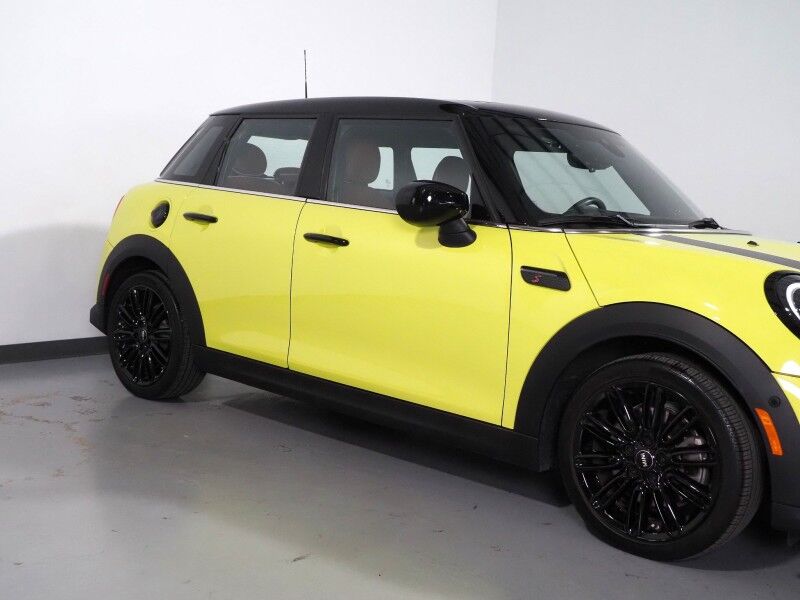 2023 MINI Cooper S 4 Door *ICONIC TRIM, HEADS-UP DISPLAY, NAVIGATION, BACKUP-CAMERA, COLOR TOUCHSCREEN, PANORAMA MOONROOF, CHESTERFIELD LEATHER, HEATED SEATS, HARMAN/KARDON, WIRELESS CHARGING, APPLE CARPLAY Round Rock TX