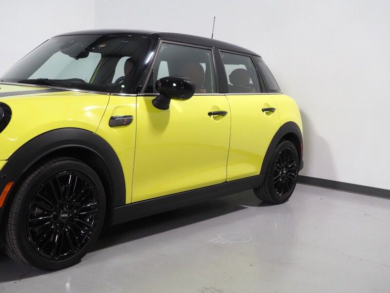 2023 MINI Cooper S 4 Door *ICONIC TRIM, HEADS-UP DISPLAY, NAVIGATION, BACKUP-CAMERA, COLOR TOUCHSCREEN, PANORAMA MOONROOF, CHESTERFIELD LEATHER, HEATED SEATS, HARMAN/KARDON, WIRELESS CHARGING, APPLE CARPLAY Round Rock TX