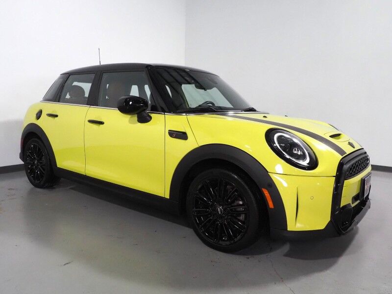 2023 MINI Cooper S 4 Door *ICONIC TRIM, HEADS-UP DISPLAY, NAVIGATION, BACKUP-CAMERA, COLOR TOUCHSCREEN, PANORAMA MOONROOF, CHESTERFIELD LEATHER, HEATED SEATS, HARMAN/KARDON, WIRELESS CHARGING, APPLE CARPLAY Round Rock TX