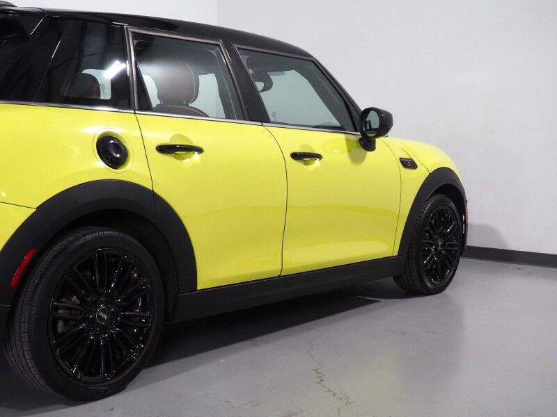 2023 MINI Cooper S 4 Door *ICONIC TRIM, HEADS-UP DISPLAY, NAVIGATION, BACKUP-CAMERA, COLOR TOUCHSCREEN, PANORAMA MOONROOF, CHESTERFIELD LEATHER, HEATED SEATS, HARMAN/KARDON, WIRELESS CHARGING, APPLE CARPLAY Round Rock TX