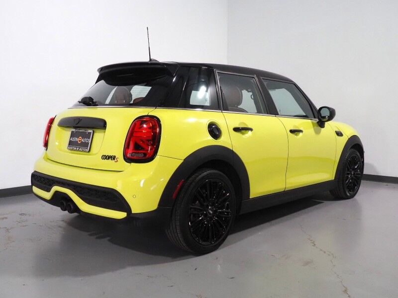 2023 MINI Cooper S 4 Door *ICONIC TRIM, HEADS-UP DISPLAY, NAVIGATION, BACKUP-CAMERA, COLOR TOUCHSCREEN, PANORAMA MOONROOF, CHESTERFIELD LEATHER, HEATED SEATS, HARMAN/KARDON, WIRELESS CHARGING, APPLE CARPLAY Round Rock TX