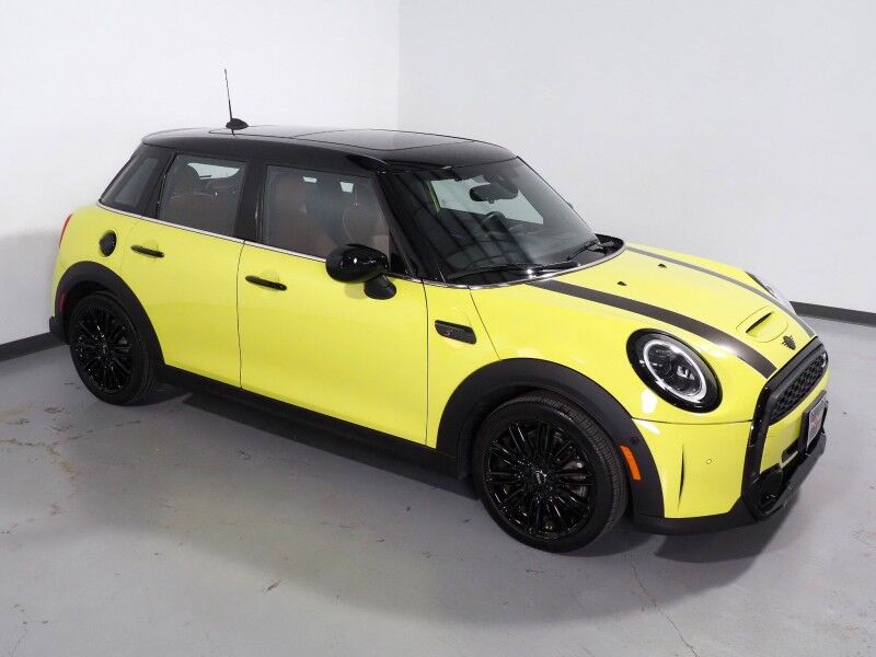 2023 MINI Cooper S 4 Door *ICONIC TRIM, HEADS-UP DISPLAY, NAVIGATION, BACKUP-CAMERA, COLOR TOUCHSCREEN, PANORAMA MOONROOF, CHESTERFIELD LEATHER, HEATED SEATS, HARMAN/KARDON, WIRELESS CHARGING, APPLE CARPLAY Round Rock TX
